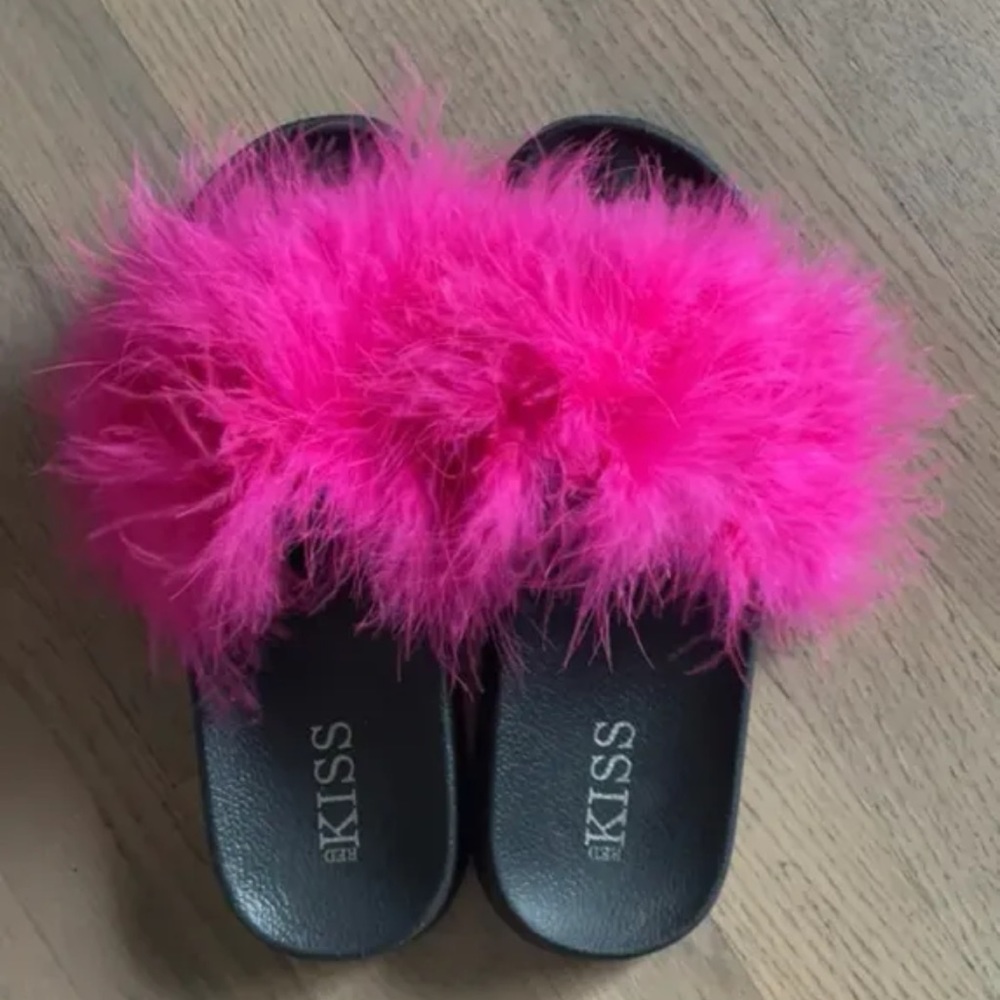 Fluffy slide sandal
